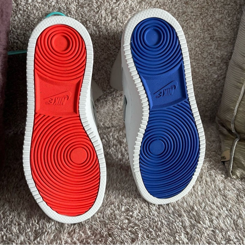 Nike - Picture 6 of 6
